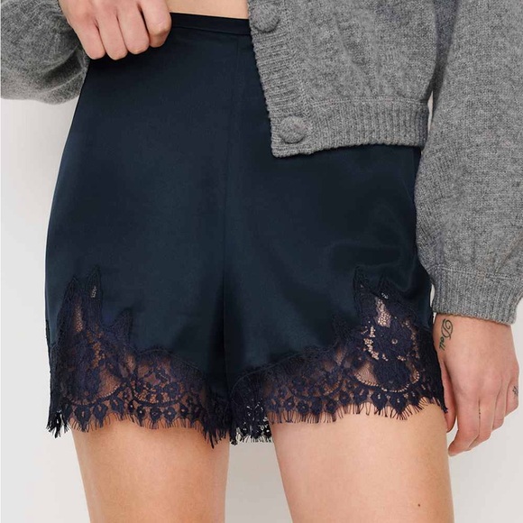 Reformation Pants - Reformation Fern Satin Short in Midnight NWOT